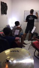 RAPHAELL, THÁBATTA E OSMILTON TOCANDO DINGO BELLS NA FREQUÊNCIA ESCOLA DE MÚSICA ❤️ 07_11_2020.