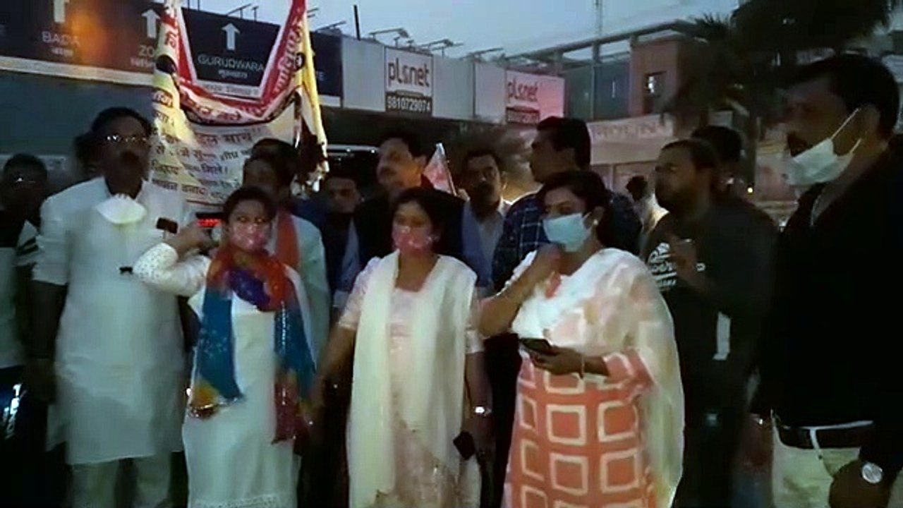 कैंडल मार्च निकाल किया 3 साल की बच्ची के साथ गल...