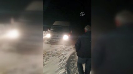 Karda mahsur kalan bir kişi kurtarıldı - BAYBURT