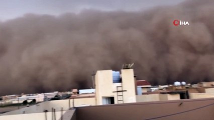 Suudi Arabistan'ı kum fırtınası vurdu