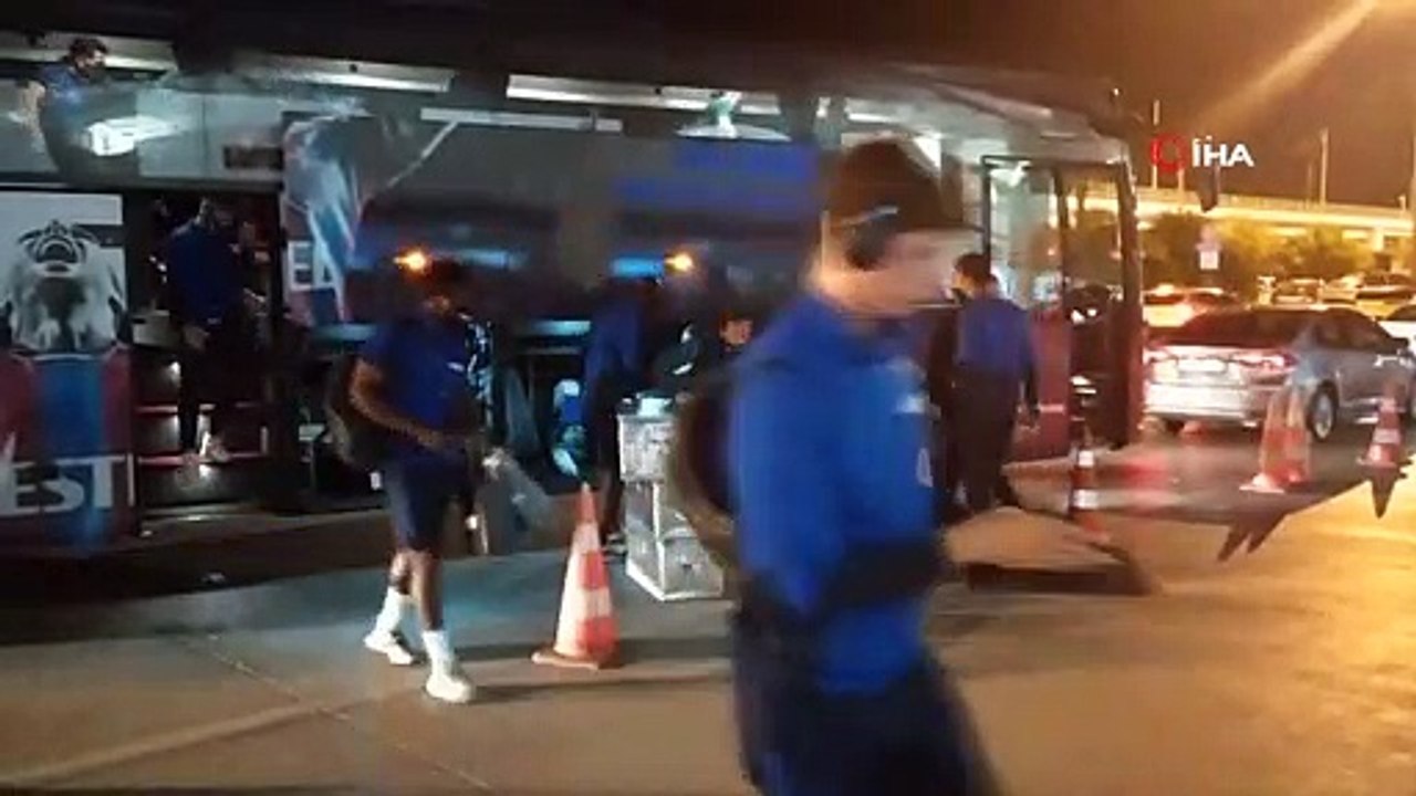 Trabzonspor, 6 saatlik gecikmenin ardından Trab...