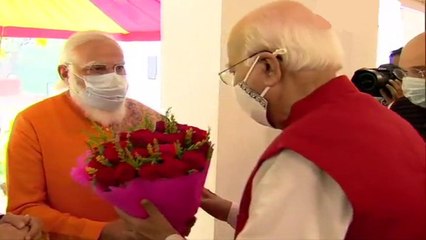 Download Video: PM Modi meets Advani on his birthday, seeks blessings