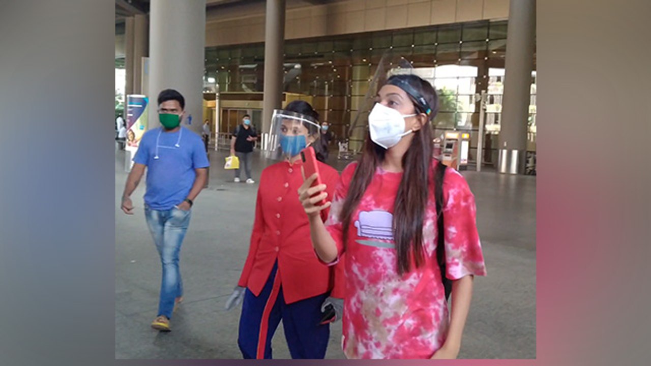 Kiara Advani ने Paparazzi से की ये Request | Kiara Advani Spotted at Airport | Boldsky