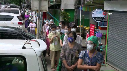 - Myanmar'da halk sandık başında