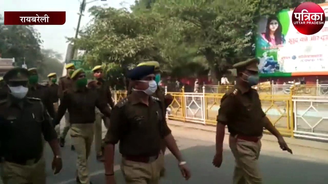 एसपी के दिशा निर्देश में त्योहारों को देखते हुए गाड़ियों की चेकिंग व फ्लैग मार्च