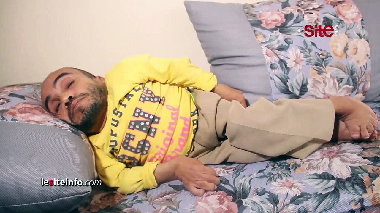 نداء مؤثر.. شخص من ذوي الاحتياجات الخاصة يستعطف المسؤولين لمساعدته