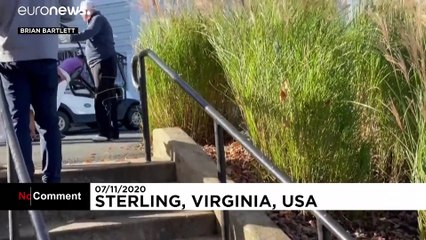 شاهد: ترامب يقف لالتقاط صورة مع عروس لحظة إعلان هزيمته في الانتخابات