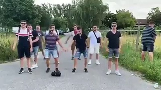 Quand tes potes ne t'attendent pas pour la choré