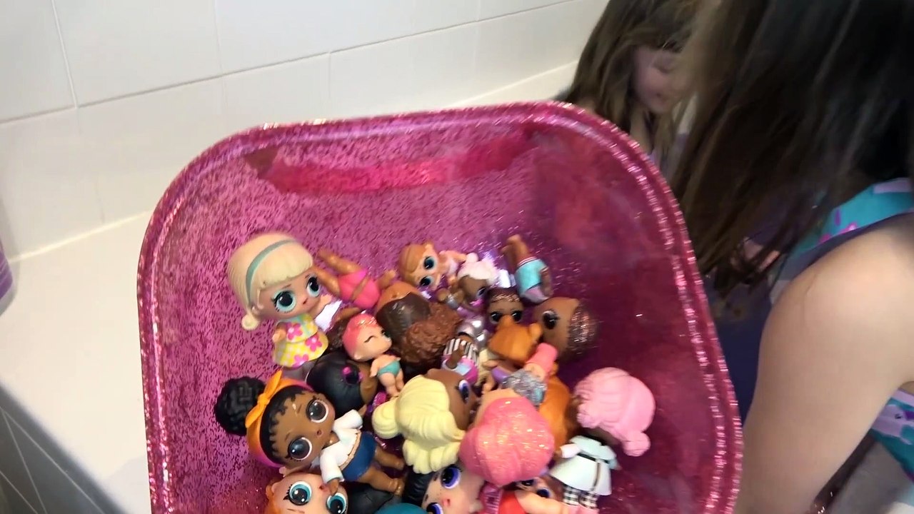 Sophia Isabella e Alice Brincando na Piscina Episódio  (28)