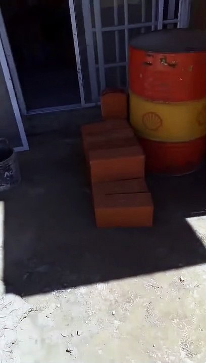 Video: albañil construyó un cuarto sin puerta y su reacción se volvió viral en redes