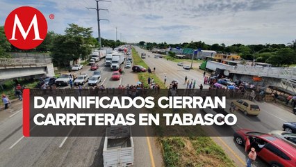 Damnificados cierran de nuevo avenidas en Tabasco por inundaciones
