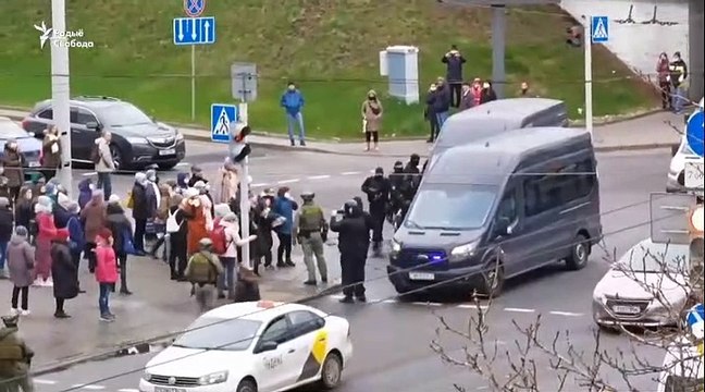 Belarus detains at least 400 as anti-Lukashenko protests continue