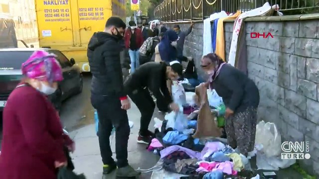 'Kaldırım pazarı' kalabalığı... Maskesiz, mesafesiz alışveriş yaptılar | Video
