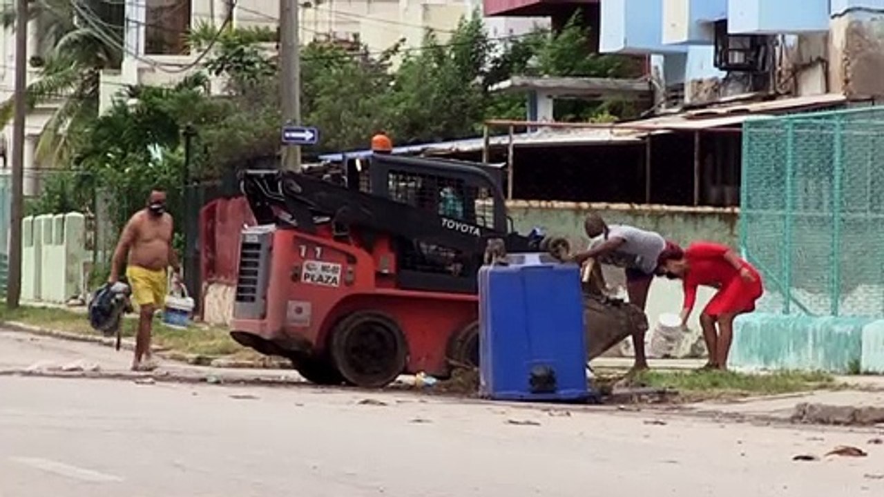 Tormenta Eta deja Cuba y se fortalece nuevamente en su ruta a Florida