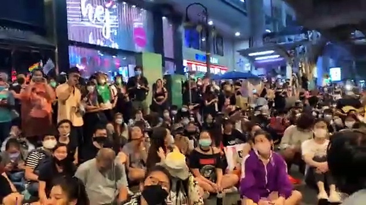 7-11-2563 เสรีเทยย์พลัส กับ ม็อบตุ้งติ้ง 2 เดินขบวน ”ไพร่พาเหรด” ปราศรัย แดนซ์สนั่น หน้าสีลมซอย 2 #khaosod