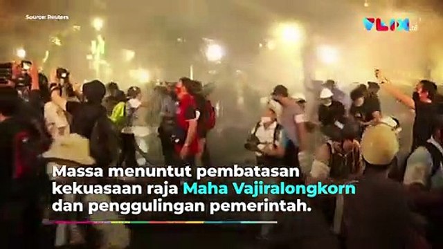 Tuntut Raja Thailand, Massa Aksi Bentrok dengan Polisi