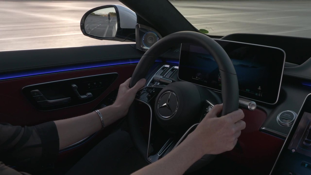 Der Mercedes-Benz S-Klasse Intelligent Drive - Aktiver Totwinkel-Assistent und Ausstiegswarnfunktion