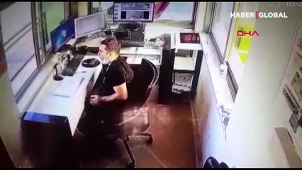 Kargo paketi kapısına çıkartılmayan kadın ortalığı birbirine kattı! "Bizim evin önünde çalışan bir köpeksin"