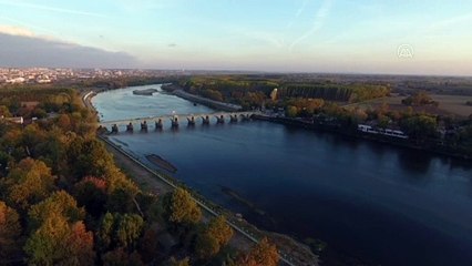 Télécharger la video: Meriç Nehri boyları sonbaharın renklerine büründü - EDİRNE