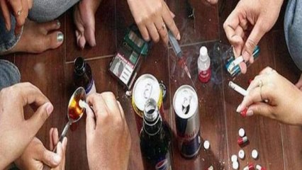 Tải video: Bollywood drug connection: NCB in action, raids 3 places