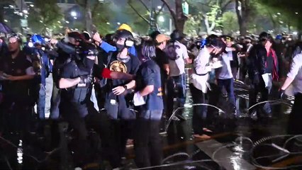 Thaïlande: des milliers de manifestants exhortent le roi à entamer le dialogue