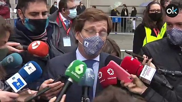 Almeida ve una obligación moral que Pedro Sánchez baje el IVA de las mascarillas