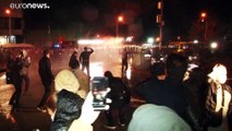 Vízágyúval és könnygázzal oszlatták az új választást követelő tömeget Tbilisziben