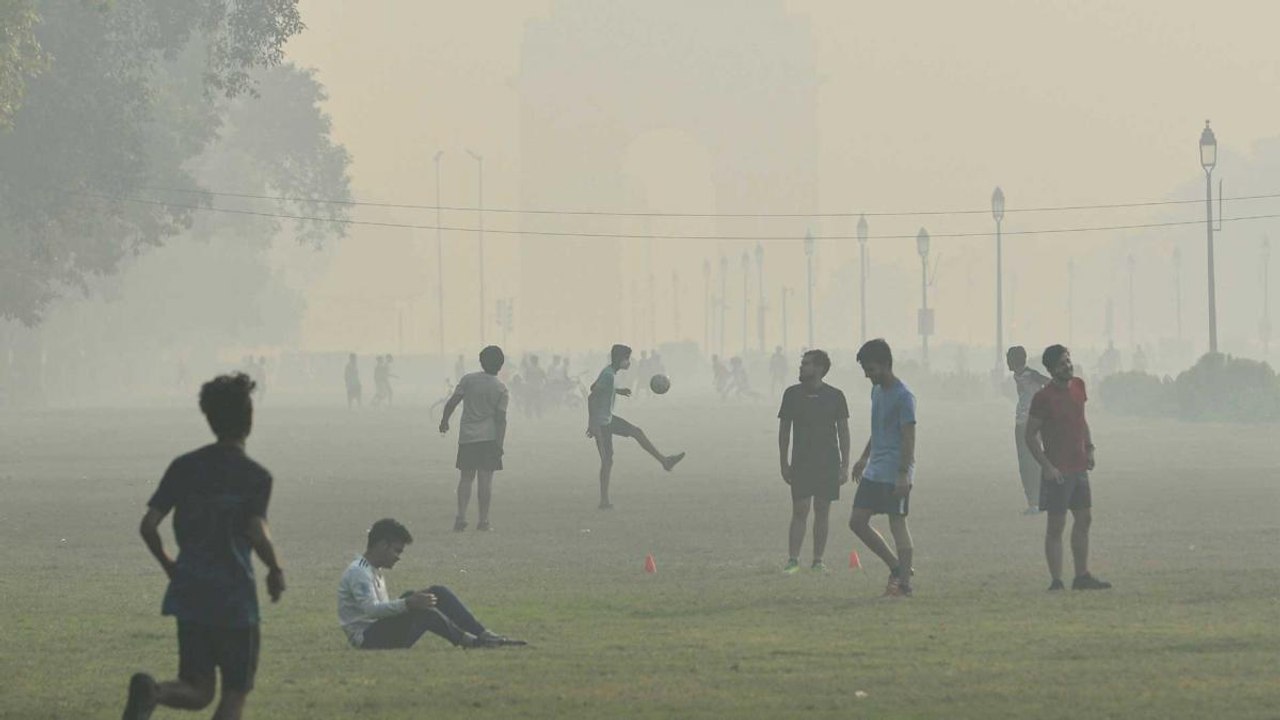 Pollution in Delhi: Here's the AQI level of dif...