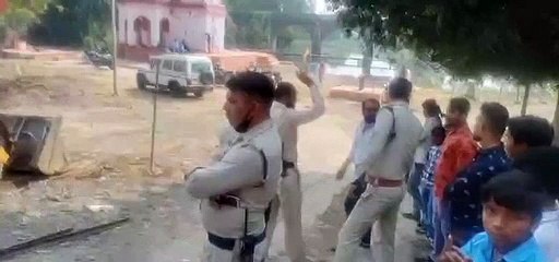 नगर पालिका ने मंदिर के आसपास का अतिक्रमण हटाया