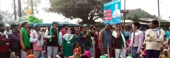 भारतीय किसान यूनियन (अ) संगठन ने क्षेत्र की विभिन्न समस्याओं को लेकर मुख्य चौराहे पर चक्का जाम कर किया धरना प्रदर्शन