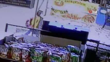 Yüzüne tükürülen çocuğun ailesi görüntüleri izledi, tüküren kızdan şikayetçi oldu