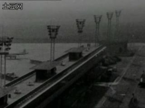 La Jetée - Am Rande des Rollfelds