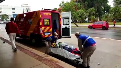 Idoso de 78 anos sofre queda ao descer de ônibus e é socorrido no Centro