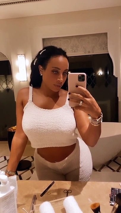 Demdem, la femme de Gims, se filme lors d'un voyage à Dubaï, le 9 novembre 2020.