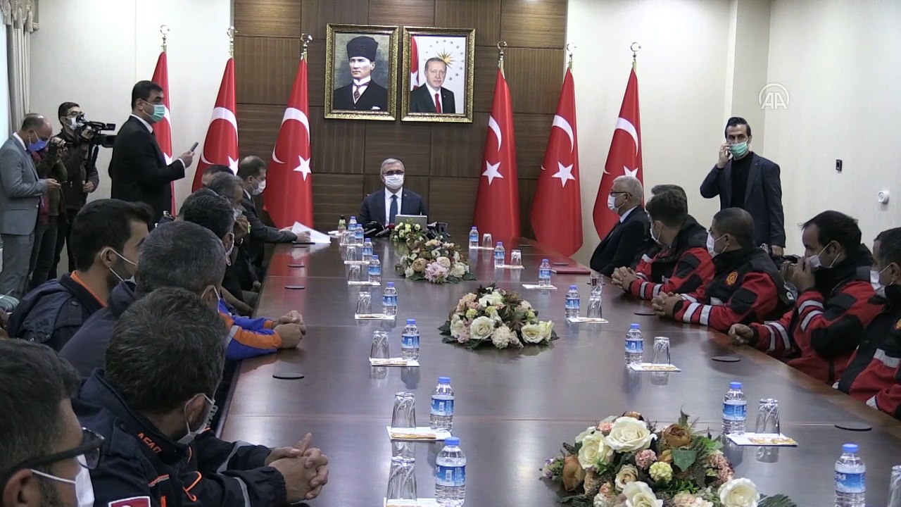 İzmir'deki depremde arama kurtarma çalışmalarında yer alan ekip Diyarbakır'a döndü