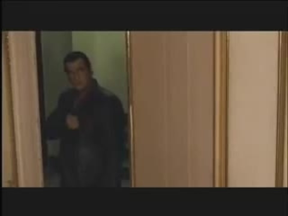Shadow Man - Seagal as Ryu in a fight
