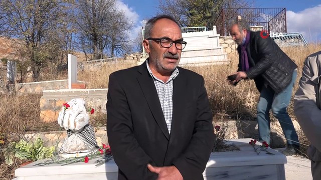 Van depreminde hayatını kaybeden Gazeteci Cem Emir, mezarı başında anıldı