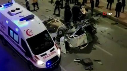 Kamyon köprüden araçların üzerine devrildi: 5 yaralı