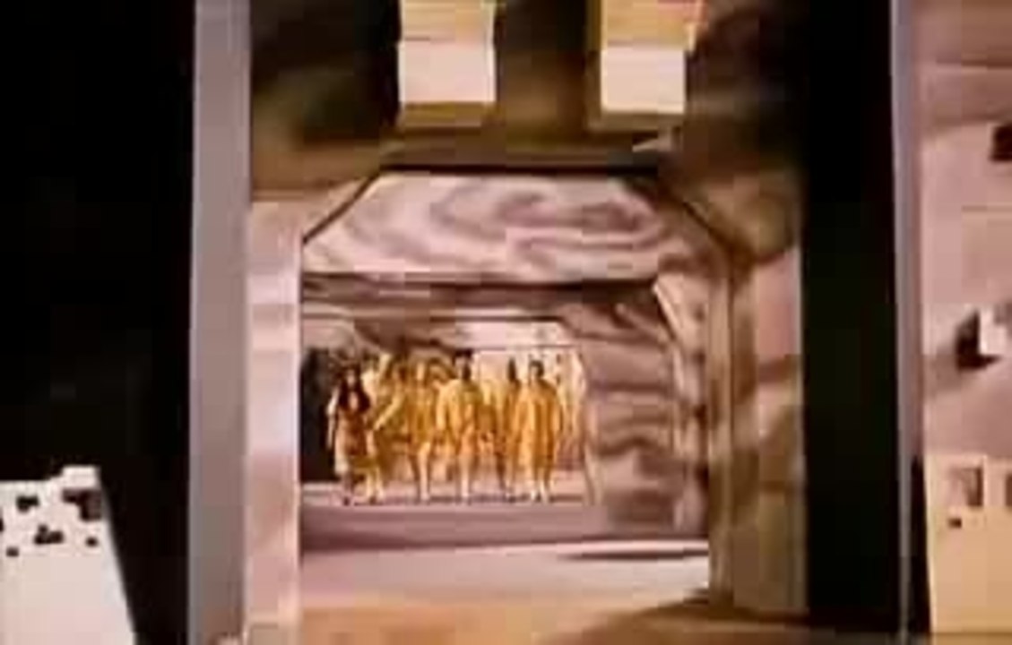 Im Staub der Sterne (1976) - Trailer