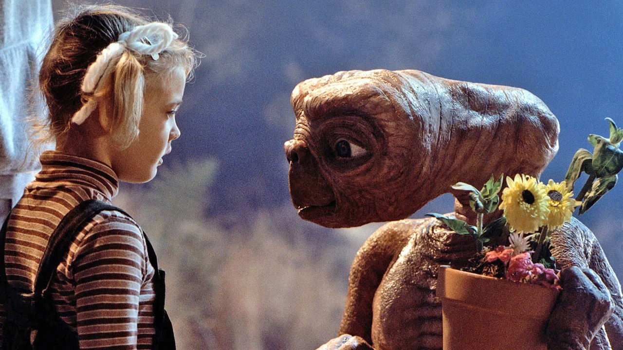 E.T. The Extra-Terrestrial - Trailer (English)
