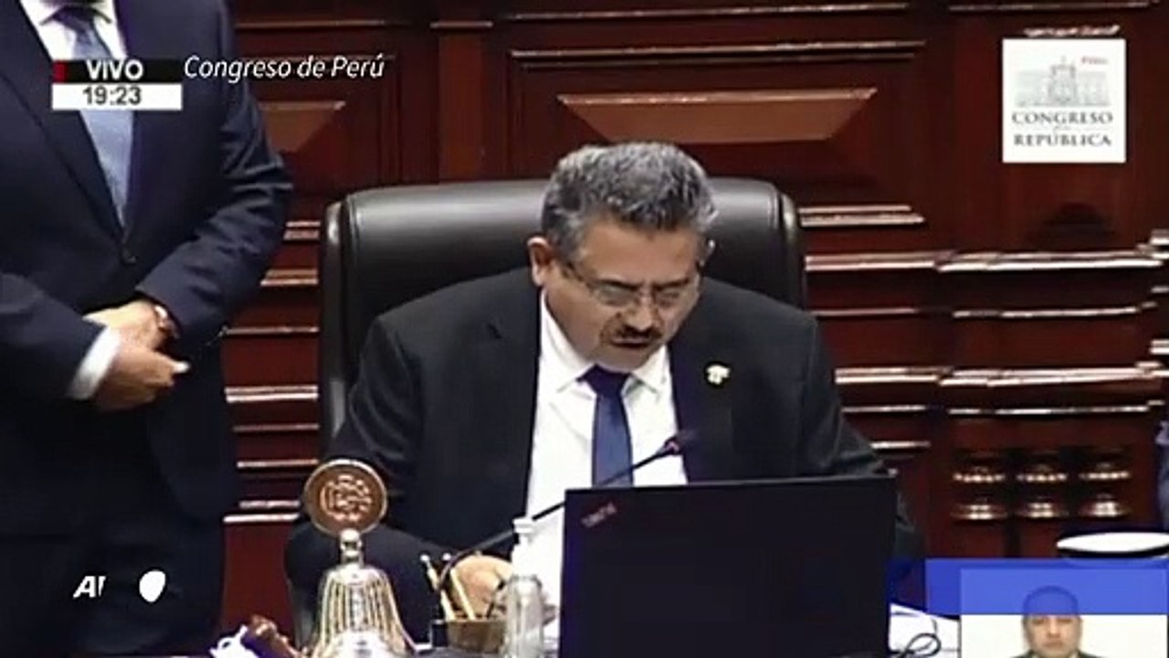 El Congreso de Perú aprueba destitución del presidente Vizcarra