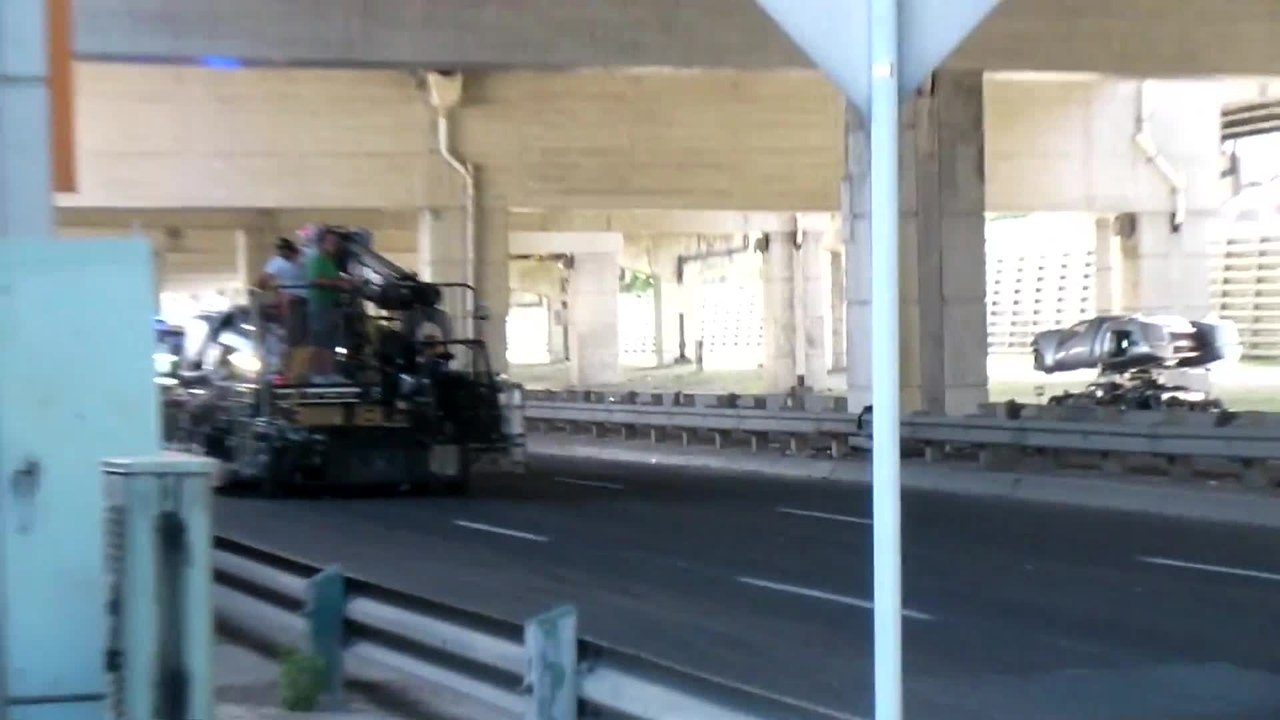 Total Recall Colin Farrel and Jessica Biel - Clip (English)