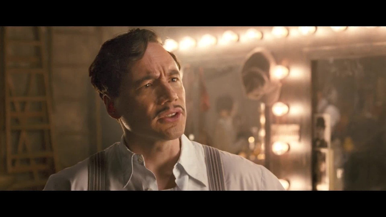 Hotel Lux - Clip 3 Genosse