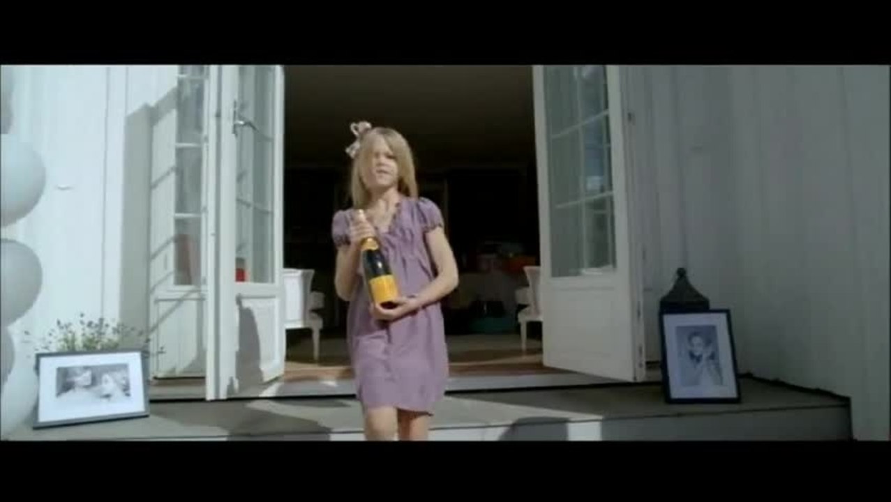 Anne liebt Philipp - Clip 4 Flaschendrehen (Deutsch)