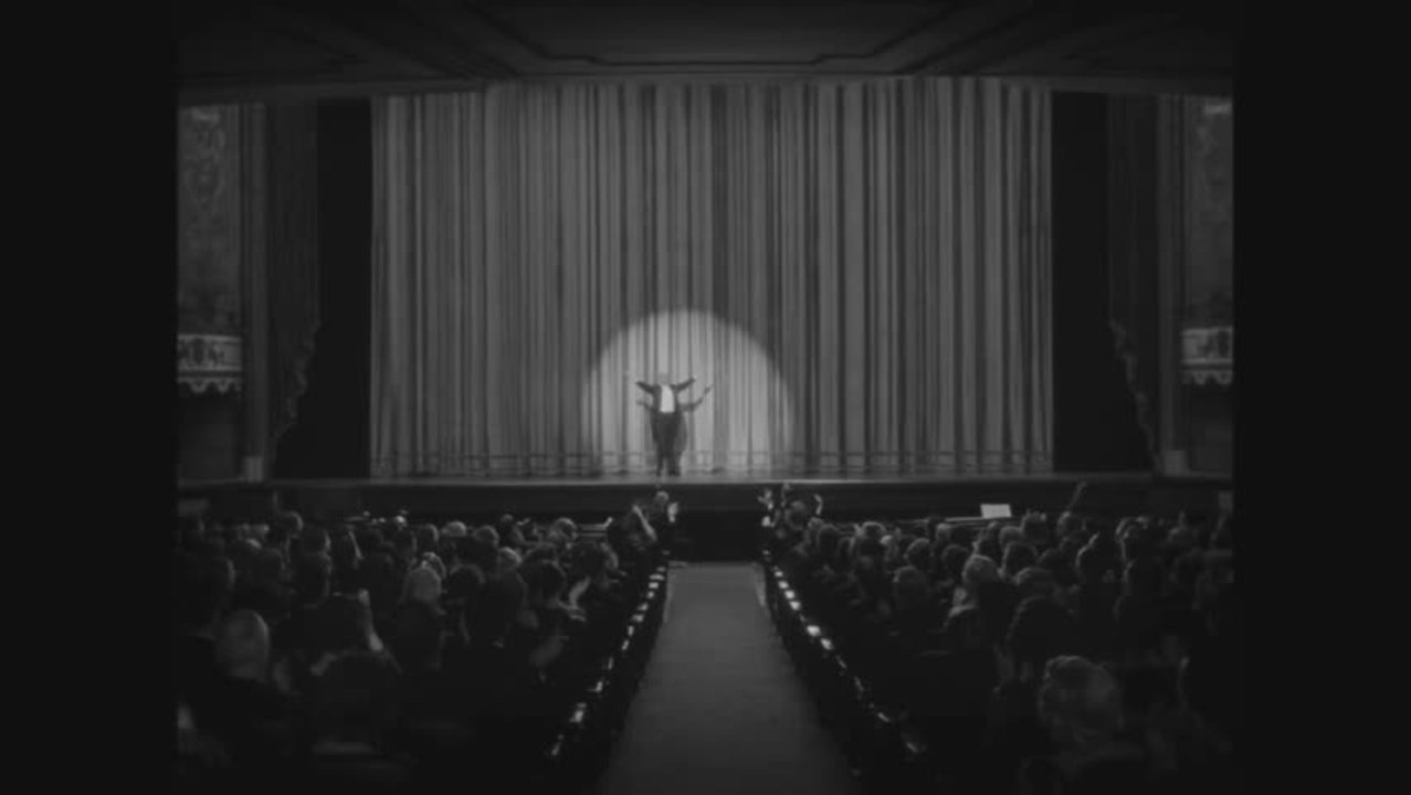 The Artist - Clip 1 George lÃ¤sst sich feiern (Deutsch)