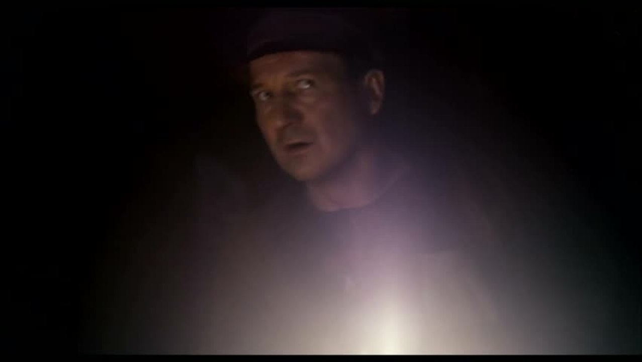 In Darkness - Clip 1 Der Deal (Deutsch)