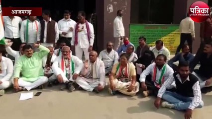 आलू प्याज की माला पहन सड़क पर उतरे कांग्रेसी, योगी सरकार पर लगाया गंभीर आरोप