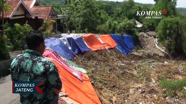 Tanah Ambles Semakin Meluas, 4 Rumah Terancam Roboh