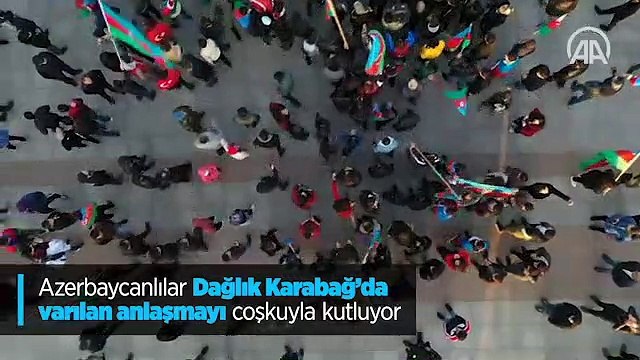 Azerbaycanlılar Dağlık Karabağ'da varılan anlaşmayı coşkuyla kutluyor