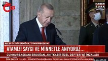 Cumhurbaşkanı Recep Tayyip Erdoğan Anıtkabir Özel Defteri'ni imzaladı